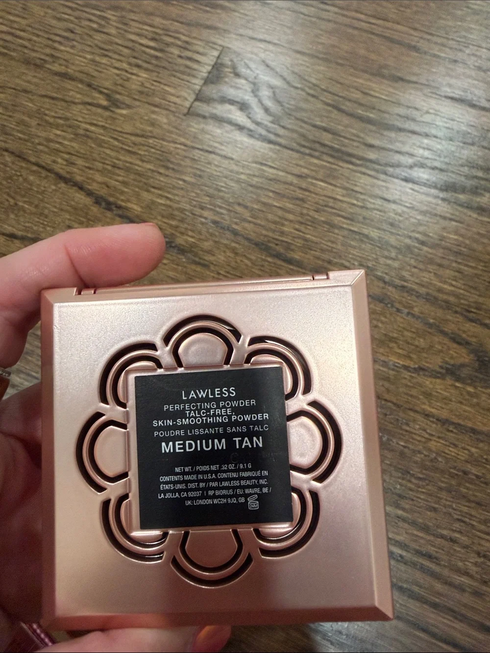 Lawless skin-smoothing powder & It Cosmetics Heavenly Luxe brush